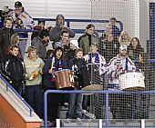 Fandové hostů přijeli na derby sice v menším počtu, ale zato se slušnou bubeníckou výbavou. | autor: Marek Netolička