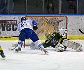 Hromada neudržel puk a tak jej Lukáš Bokroš dopravil do sítě! Domácí jdou do vedení 5:2! | autor: Marek Netolička